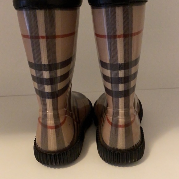 Burberry girls rain boots - Picture 2 of 4